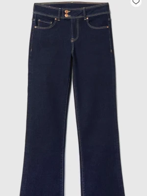 Vailent jeans - Mörkblå jeans från Vailent. Storlek W29 L32, men se passform på bild 3 på mig som oftast bär 34/36. 