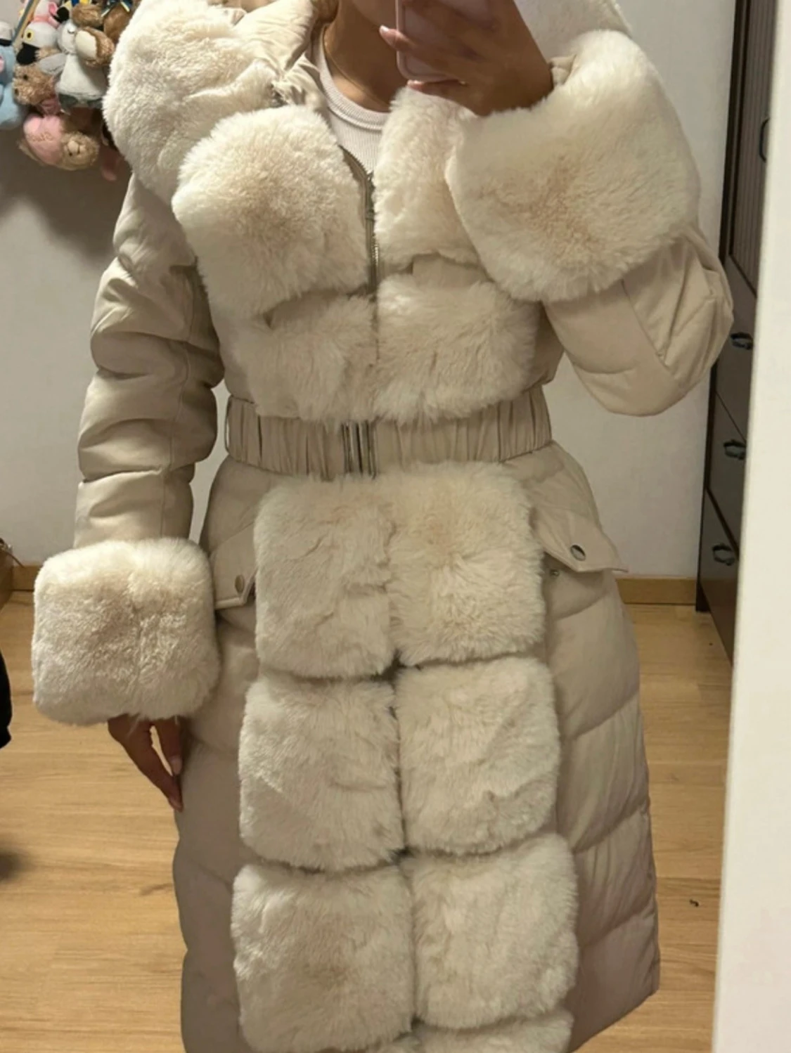 Lång beige pälsjacka med huva - 1