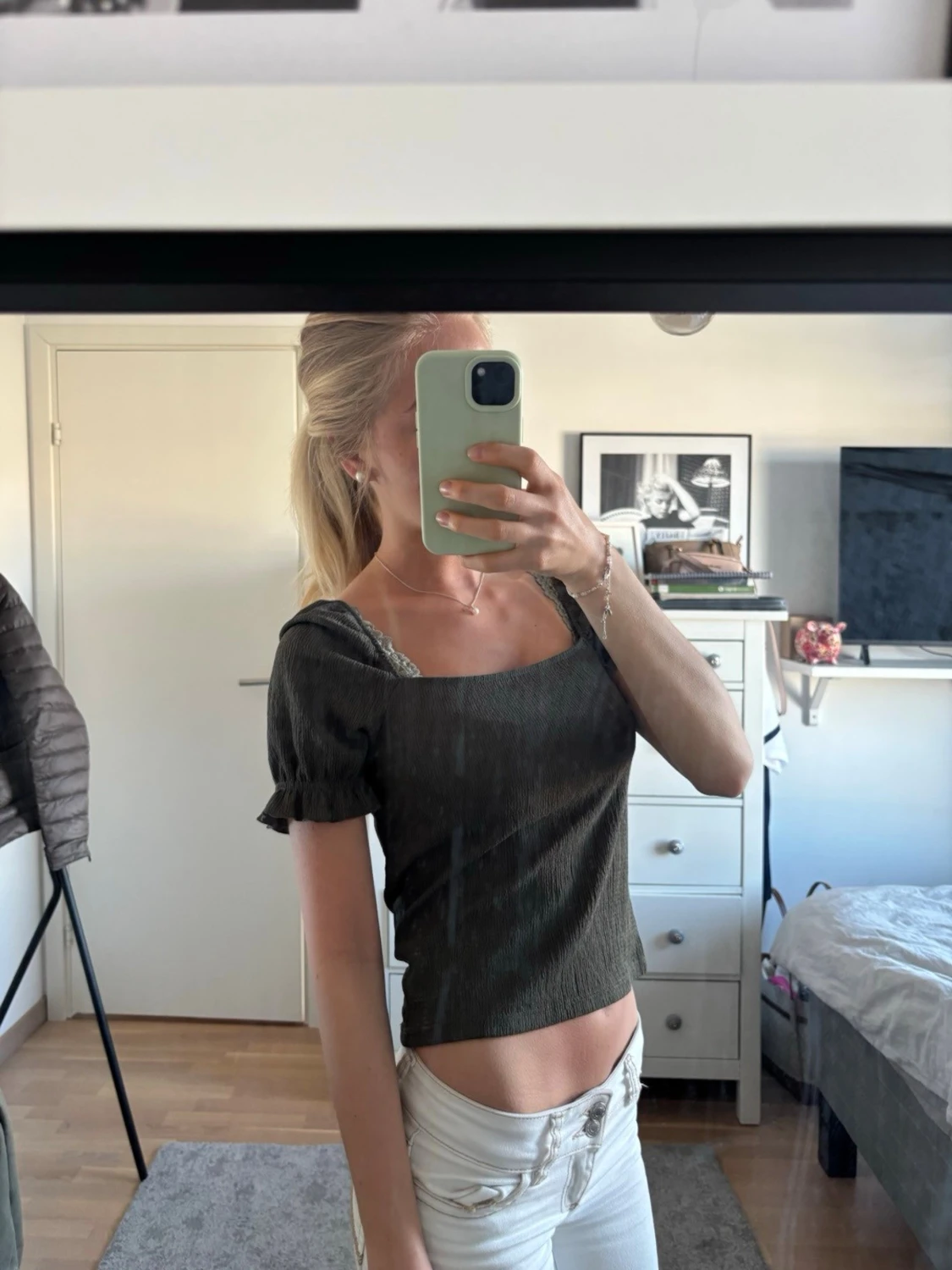 mörk grön blus med puffärm - 1