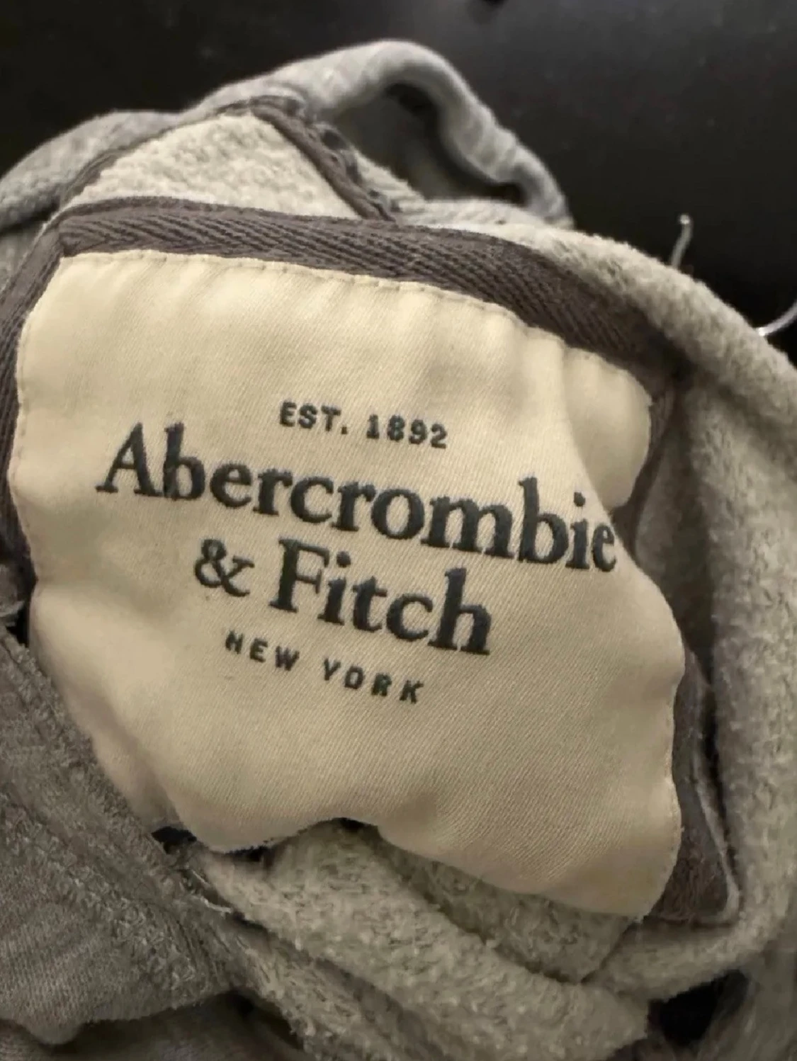 Grå hoodie från Abercrombie & Fitch - 1