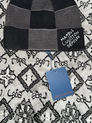 L V mössa - Svart L V mössa