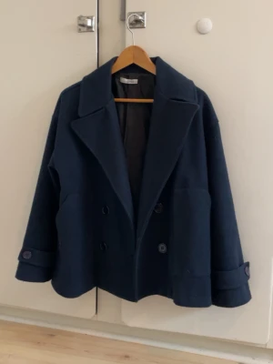 Mörkblå jacka från DesignbySi - Säljer för 100kr🥰