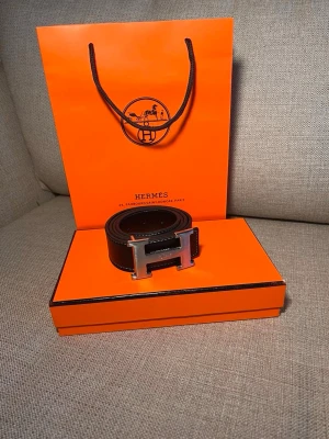 H Bälte Bundle Pack - Säljer en svart bälte som är i toppkvalitet. Kommer med plånbok, kort, box o påse. Sån pris finns ej nånstans