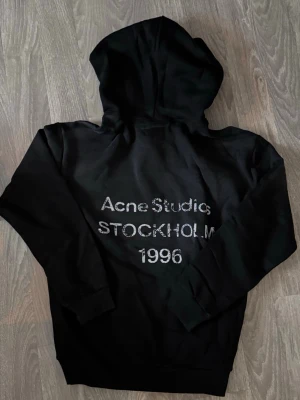 Acne studios hoodie - Inga defekter, inte använd digitalt kvitto finns