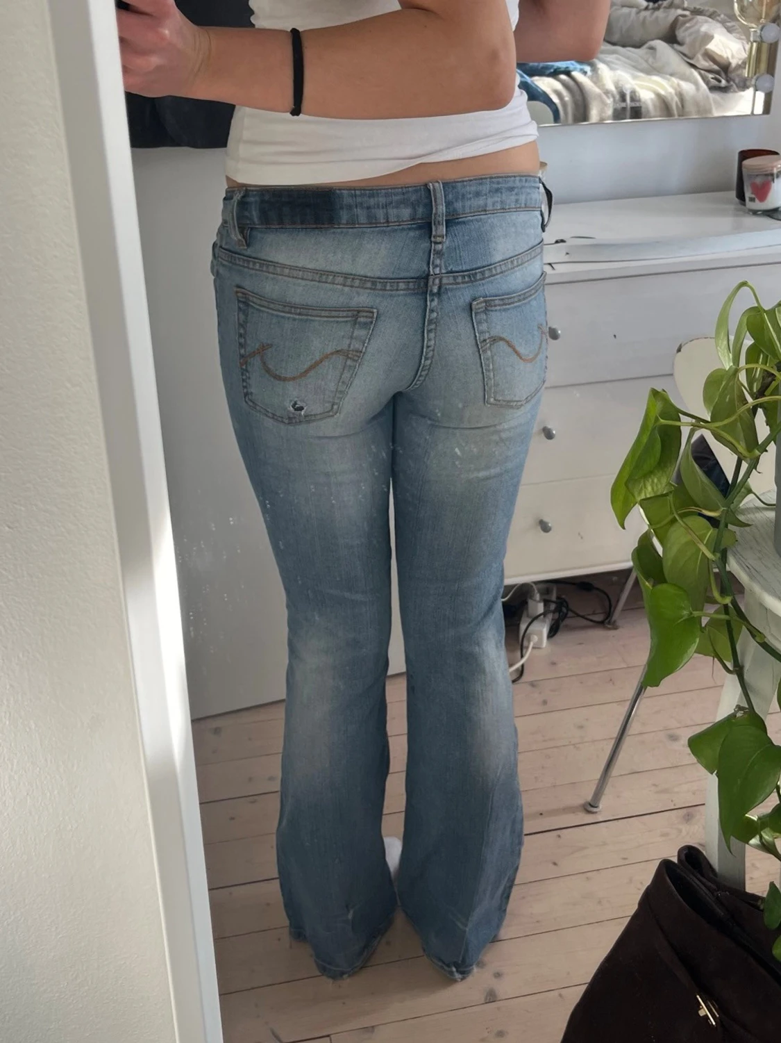 Ljusblå bootcut jeans