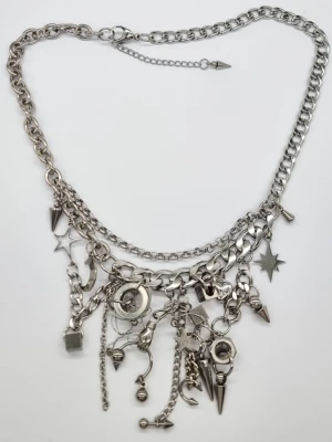 Modernt handgjort halsband ✨ - Material-rostfritt stål.  