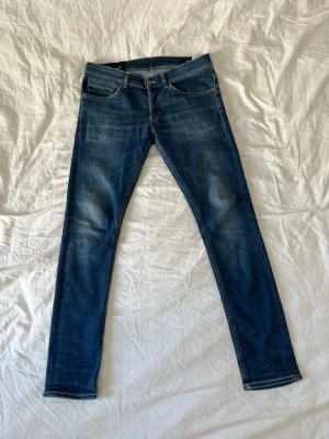 Dondup George Jeans  - Säljer ett par Dondup George Jeans. W32. Nyskick. Bara att höra av sig vid funderingar. Kan gå ner i pris vid snabb och smidig affär!
