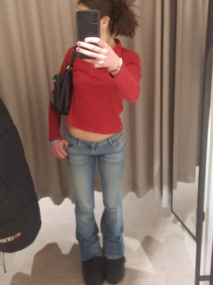 Low waist flared jeans - Low waist flare jeans från miss sixty, med de enda defekterna på sista bilden. Hör av er för mått eller fler bilder!