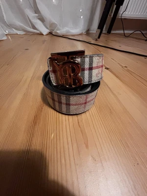 Burberry bälte - Snyggt Burberry bälte tillkommer ej låda obs!