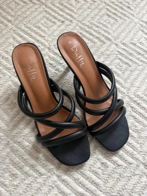 Duffy Klackskor💗 - Säljer dessa supersöta klackskor ifrån Duffy. Storlek 40, men passar 39. 549:- ordinariepris! Kartong medföljer! 