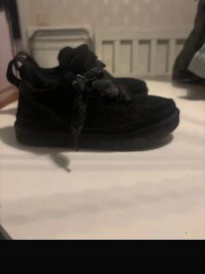 Uggs lowmel  - Säljs då dom inte kom till så mycket användning i vintras, extra snören 