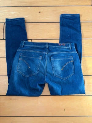 Dondup George jeans W33 – premium denim - Dondup George jeans – blå Storlek W33  Mycket bra skick  Midja ca 43 cm Total längd 106 cm  Slim / skinny fit Premium denim  Nypris runt 3000 kr  Pris kan diskuteras vid snabb affär 👀