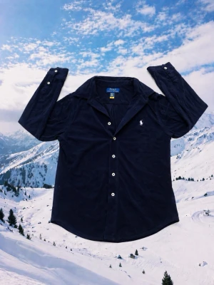Ralph Lauren Skjorta  - En Ralph Lauren skjorta i medium som inte passar längre