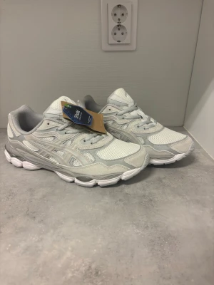 Asics sneakers - Säljer dessa feta skor till ett jävligt bra pris!