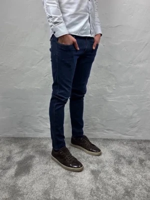 Replay jeans  - Ett par riktigt snygga jeans från Replay i storlek W34 L32 i modellen Anbbas  