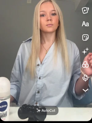 Ljusblå  skjorta - Jättefin skjorta från Zara har klippt av den i bak då jag inte gillade att den var så lång där men inga skador k sitter jättefint 