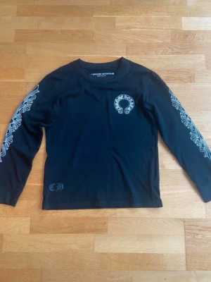 Chrome hearts sweater Size S - Säljer en riktigt snygg sweater size S men passar M