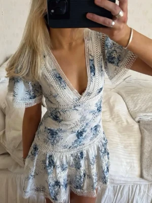 Guess klänning - Guess klänning i storlek s. I perfekt skick! Lånade bilder☺️