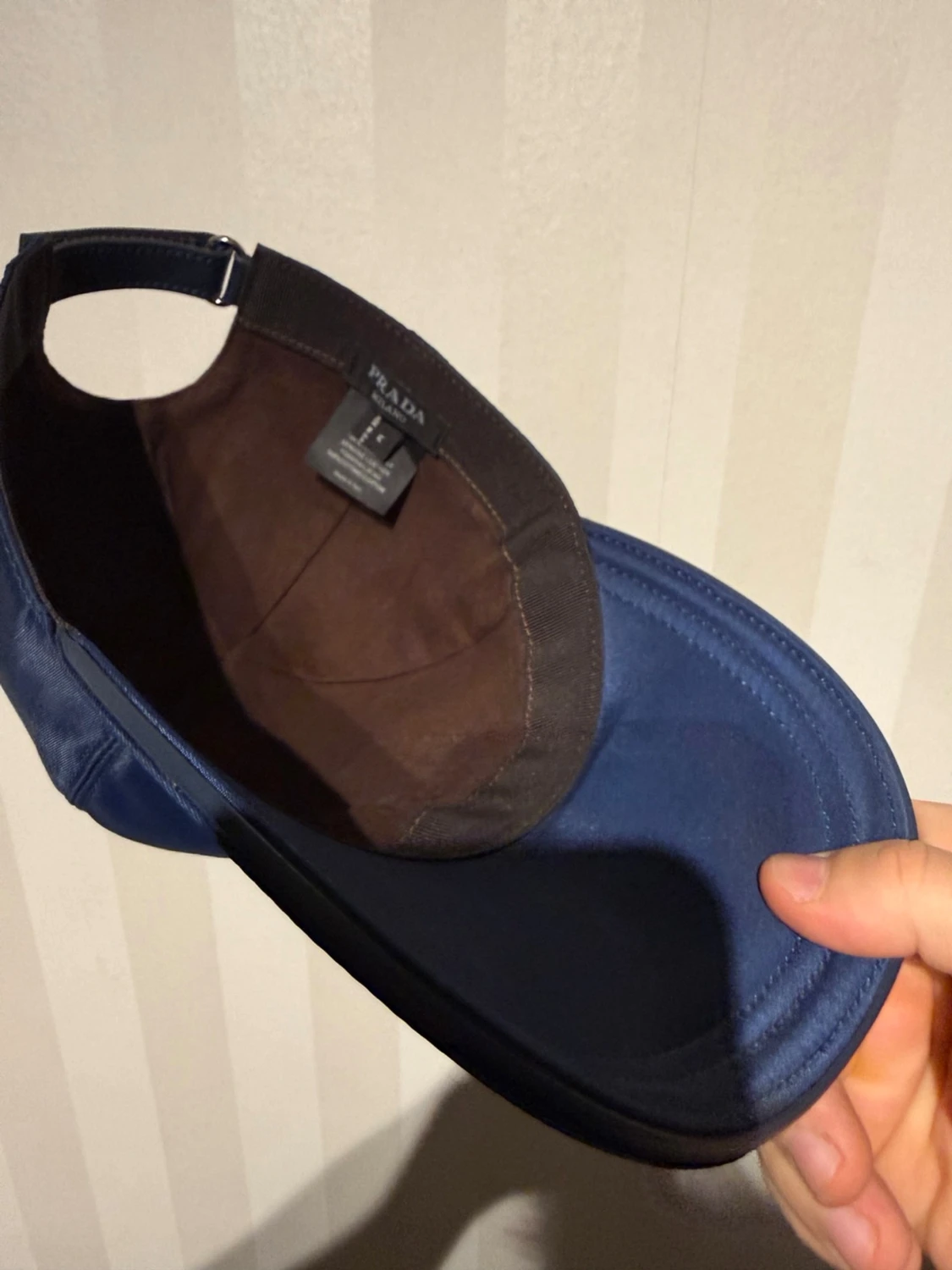 Mörkblå keps från Prada - 1