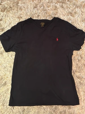Svart t-shirt Polo Ralph Lauren - Har  knappt använt. Jättenajs skick