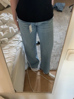 Wide jeans - Helt nya jeans i short längd passar mig som är 160