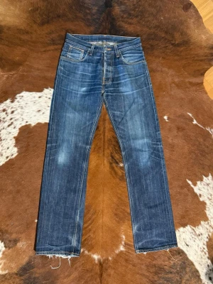 Nudie LabJoe AvrageJoe DrySelvage - Tjena! Säljer dessa sällsynta nudie labJoe3, dessa jeans är gjorda i raw/dry denim vilket nudies lab serie inte brukar vara, lab är nudies mest exklusiva kollektion och dom gjordes i mycket få exemplar, W31/L34, hör av dig vid funderingar!🙌