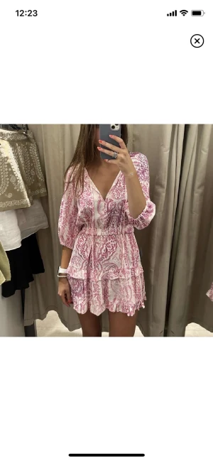 Zara klänning  - Jätte fin zara klänning som inte säljs längre!