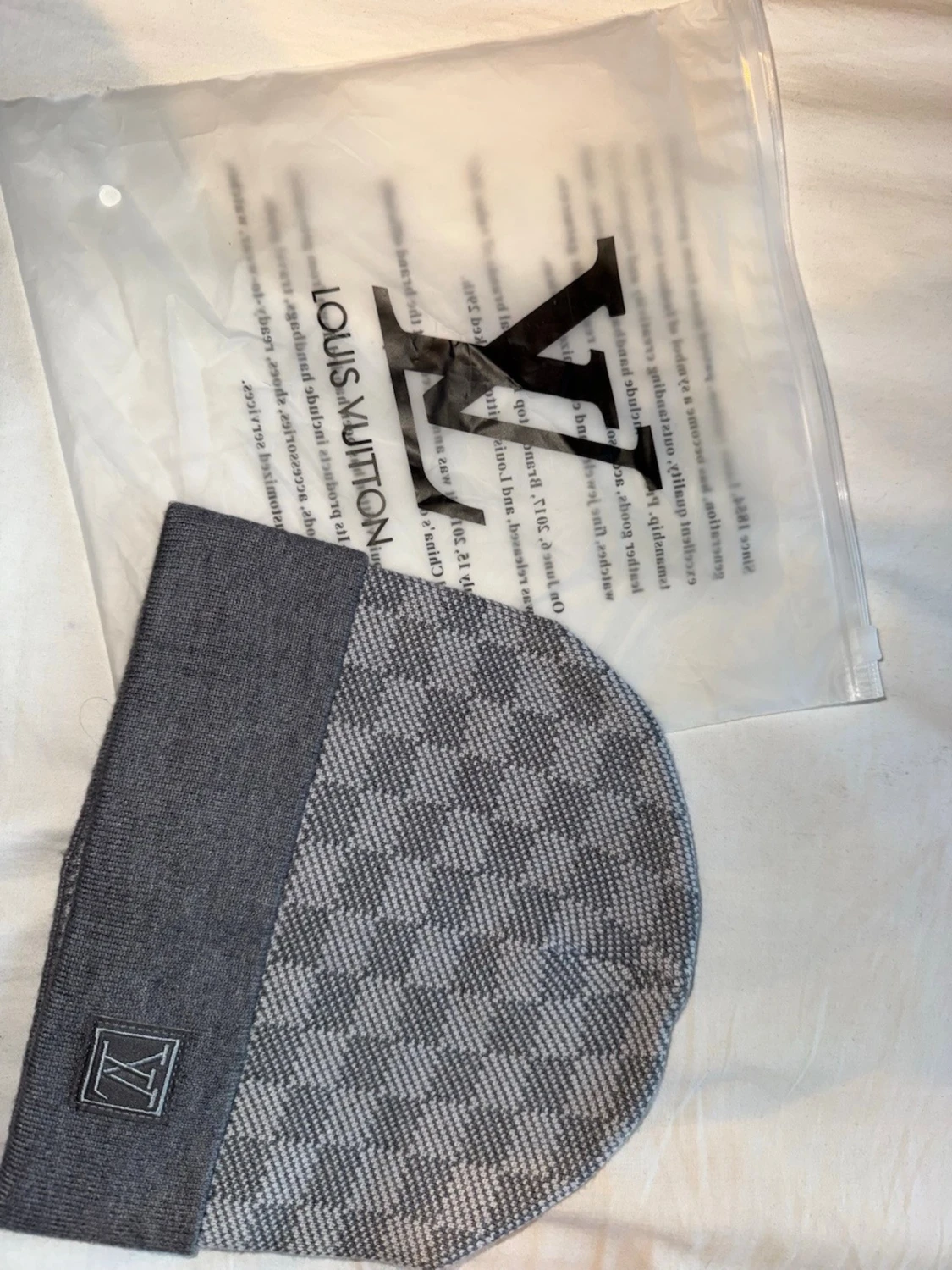 L.V - 4