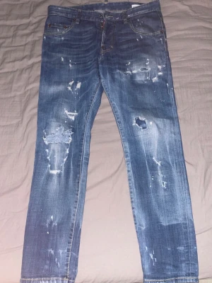 Dsquared2 Jeans  - Säljer nu dessa Dsquared2 jeans | Skick 9/10 inga defekter på dom | Strolek 44 | Pris inte hugget i sten | Skriv vid funderingar // Mvh 