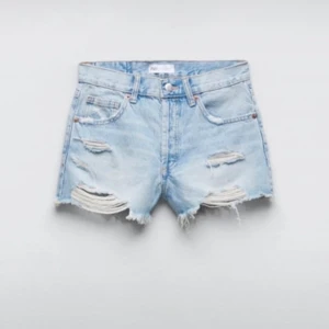 Zara shorts - Säljer mina short i storlek 32💓nästan aldrig använda