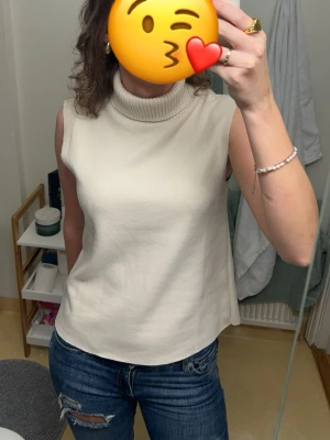 Polotopp  - Snygg polotopp från Zara!!