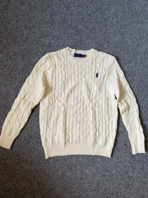 Ralph Lauren white knit sweater - Size S, true to size. Very comfortable 