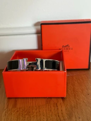 HM - Inga skador på armbandet, använd några gånger. Pris diskuteras vid snabb affär 