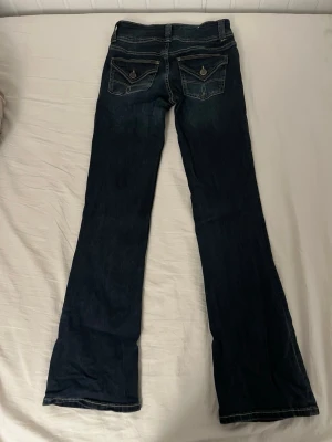 Lågmidjade jeans - Utsvängda Lågmidjade jeans från Bershka i storlek 34 i ny skick