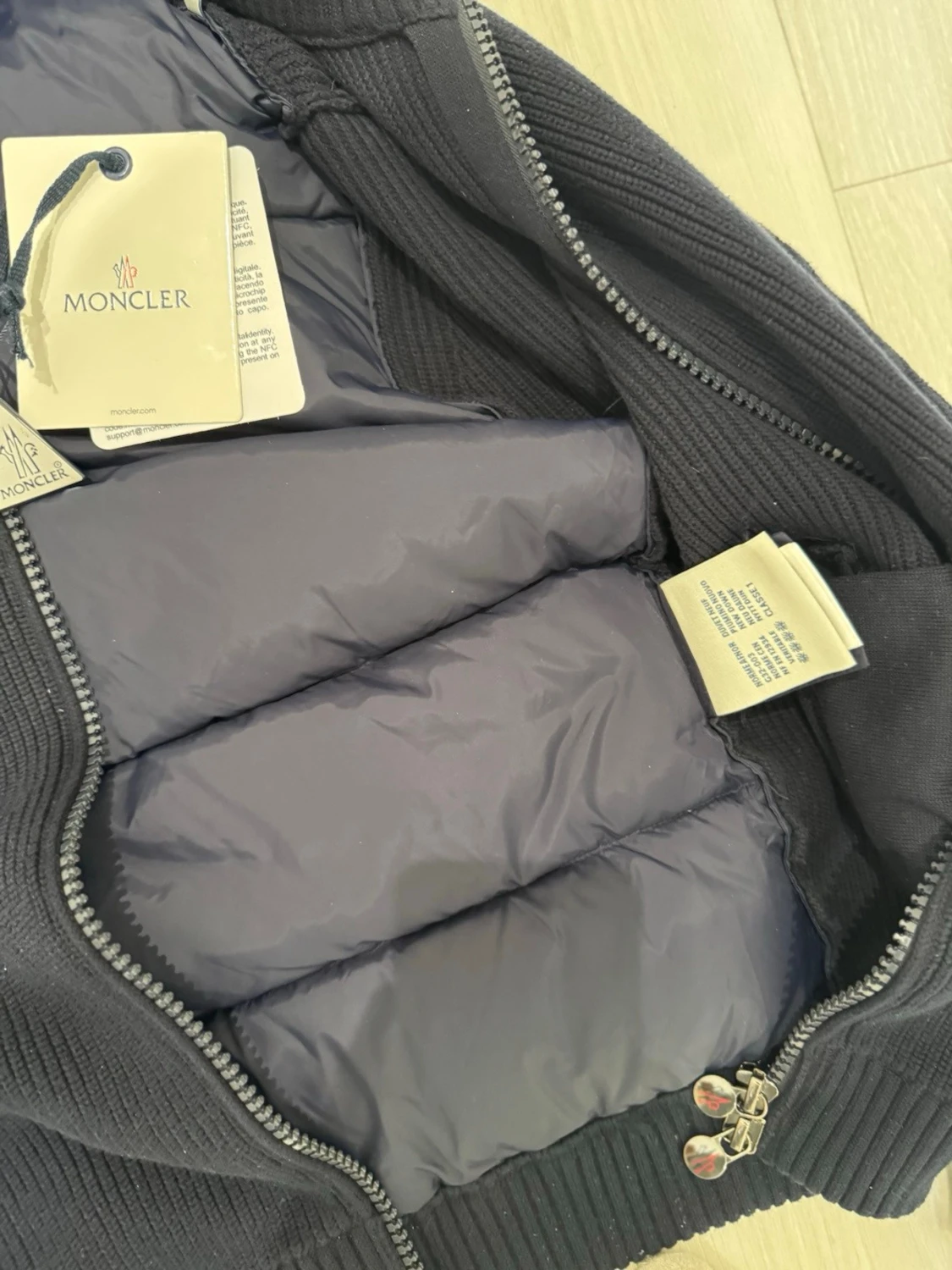 Mörkgrå pufferjacka från Moncler - 2