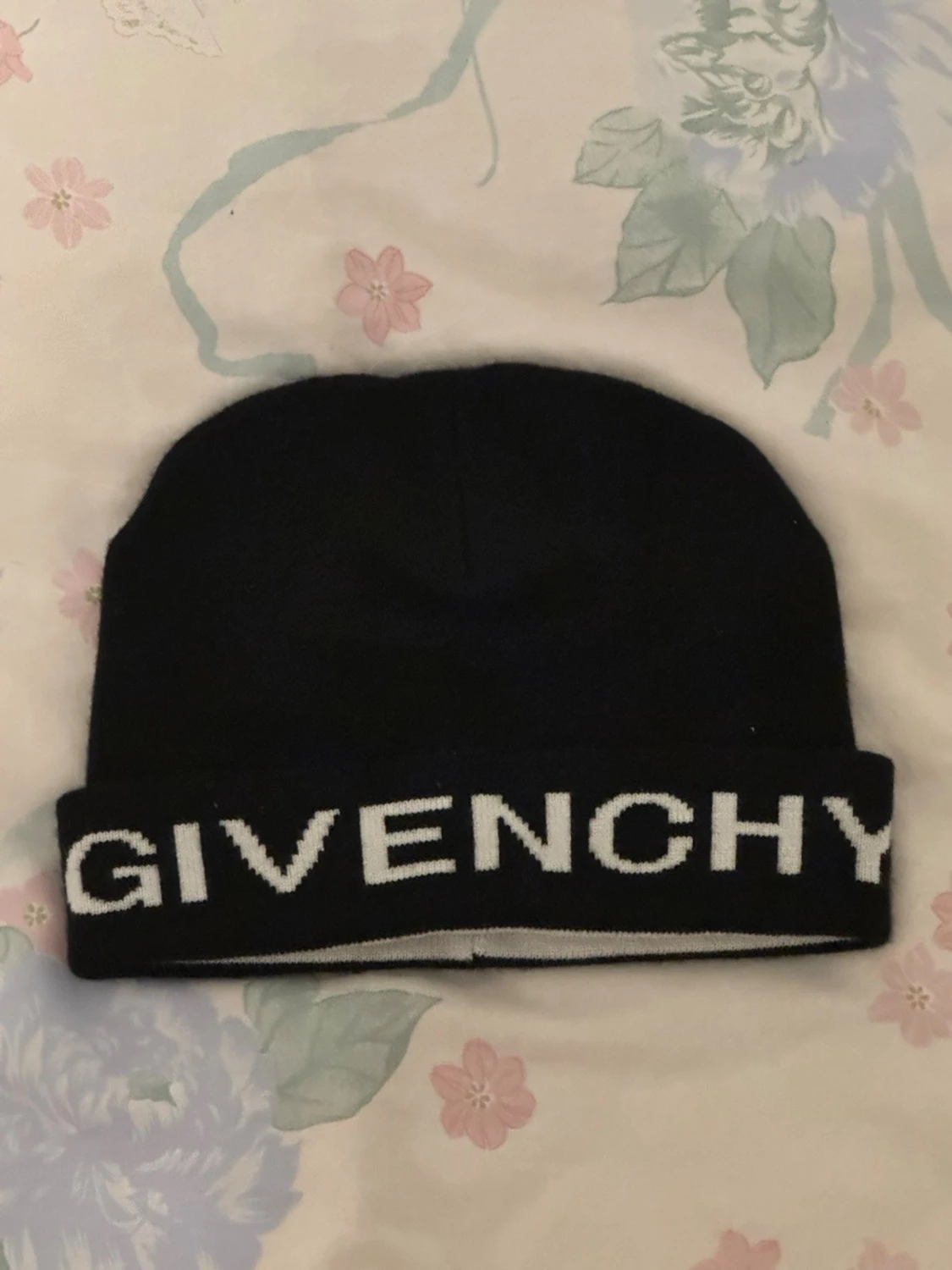 Svart  Givenchy mössa