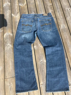 Nudie Regular Alf 33/33 - Säljer nu den fetaste bootcut modellen nudie någonsin producerat, Regular Alf. Storlek 34/34 men passar mer som 33/33 Modellen är 188 väger 78 Total längd 104 Midja 44 Benöppning 22 Pris kan såklart diskuteras!