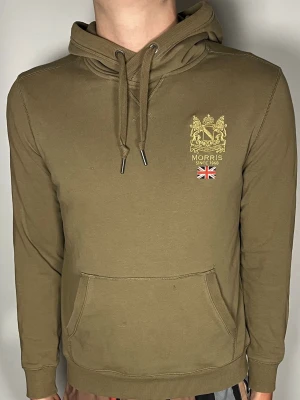 Morris hoodie - Säljer en riktigt snygg och trendig Morris hoodie i fint skick, storlek S, vid frågor är det bara att skriva //Gramenti