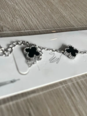 Armband Van Kleef - Van Kleef Armband med mindre svarta detaljer