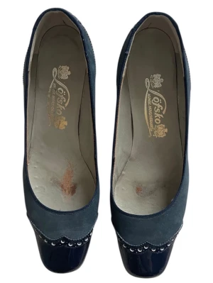 Klackar från Löfsko  - Blåa läder & mocka klackar med blockklack och detaljer 💙* några små tecken på användning (se bilder) Klackhöjd: 4.8 cm. 