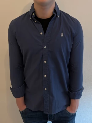 Ralph Lauren Skjorta - - Condition: 8/10 - Color: Navy Blue - Size: XS