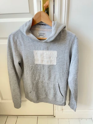 Polo jeans company hoodie USA flagga  - Polo jeans company hoodie USA flagga - hur clean och najs som helst. Fast alldeles för liten för mig att få på… tror det är M för barn, så Xs för vanliga storlekar. Mäter gärna! 