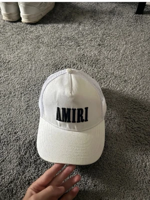 Amiri keps - Vit keps