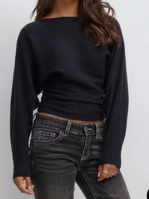 Snygg tröja - Jättefin tröja ifrån Gina Young, inte mycket använd. Väldigt skönt material och fin tröja