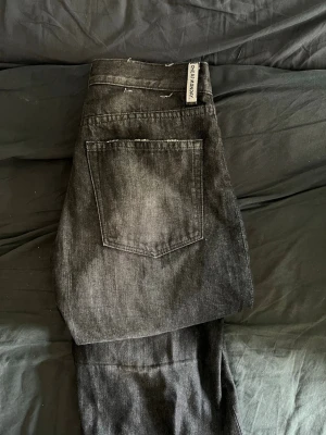Baggy jeans från weekday - Inga defekter. Mina standard mått: midja 35-38 innerben 80-85 cm. 