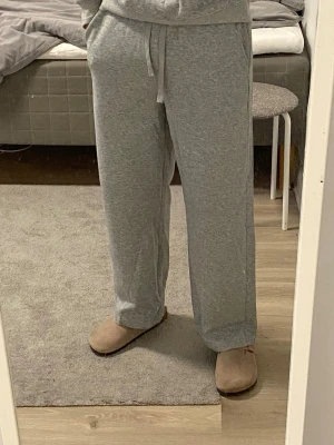RL mjukisbyxor - Storlek M. Jag är 177 cm. Använd några gånger men nytt skick.