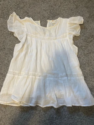 Blus från Gina Young - Säljer då den är förliten. Jätte fint skick!   Denna blus finns inte i Ginas sortiment längre. Skriv privat för mer information/bilder💕