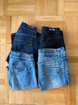 Dondup bulk x4 - 4 par schyssta dondup jeans. Dessa är till dig som vill börja resella eller bara få ett bra pris för fyra par jeans.   Jeans är i bra skick och det kan förekomma slitage på dem.