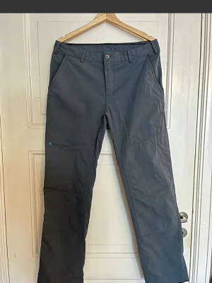 Klättermusen GRIMM NYA! - Klättermusen Grimm Pant  Storlek L  Ekologiskt bomull, mörkblå/grå  Endast provade så i nyskick. 