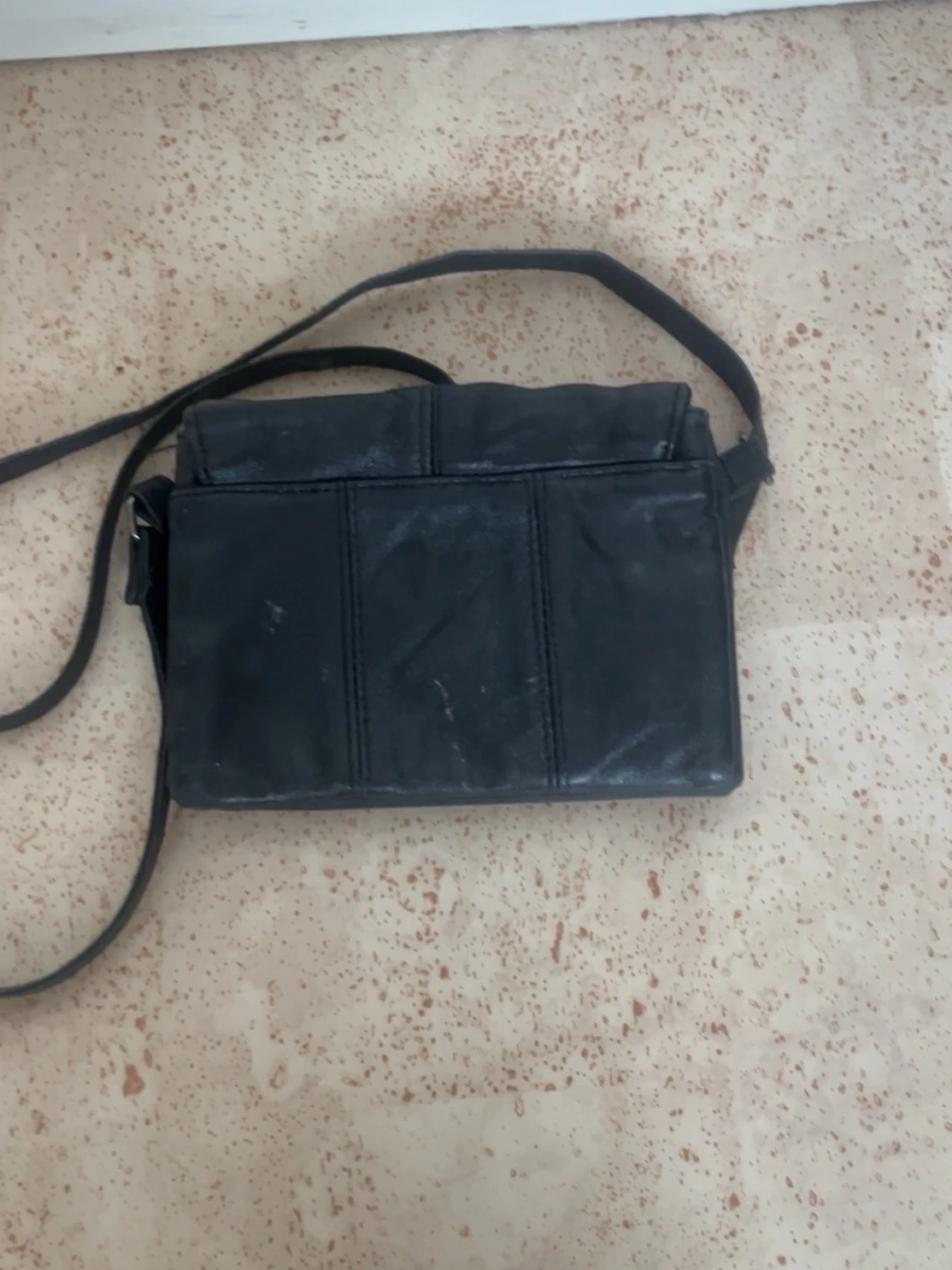 Svart axelväska i skinn från 7EEL - 2